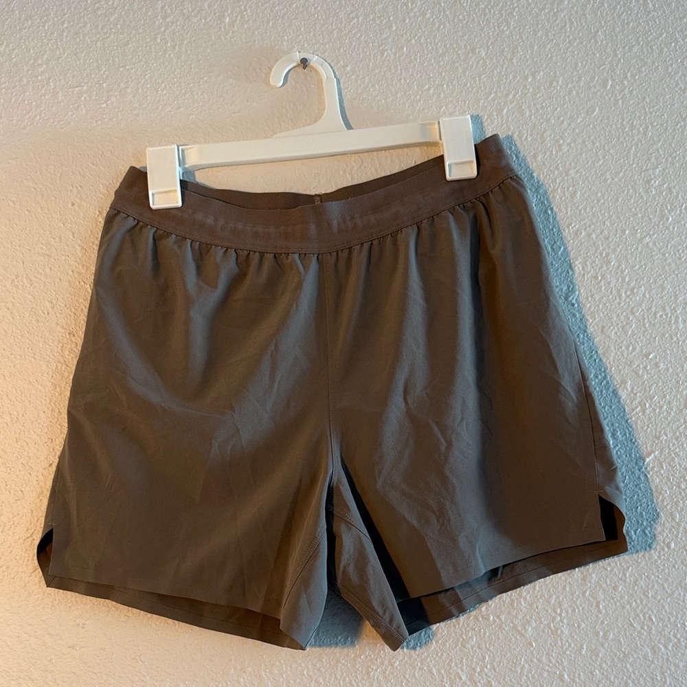 all in motion Men’s Brown Shorts size medium with liner